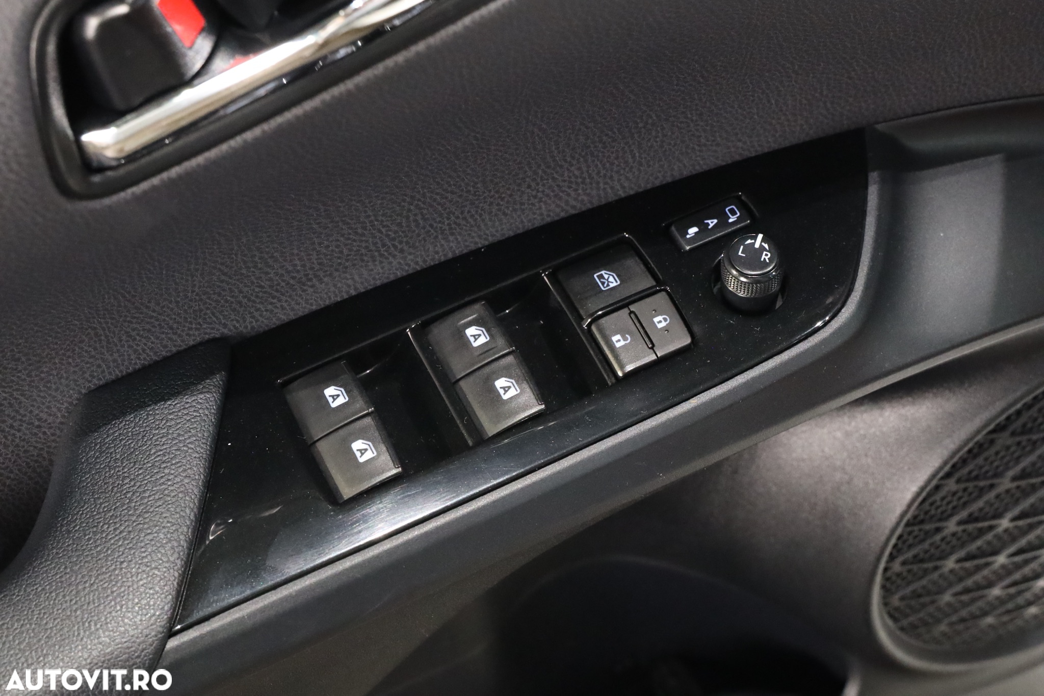 Toyota Prius 1.8 Dual VVT-i Sol - 22