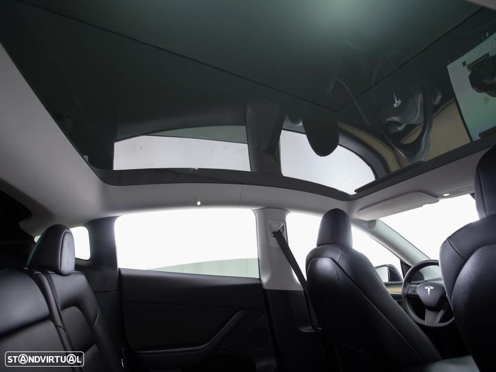 Tesla Model Y Long Range Dual Motor AWD - 13