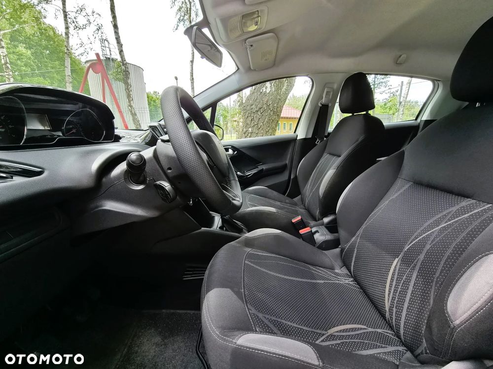 Peugeot 208 - 9