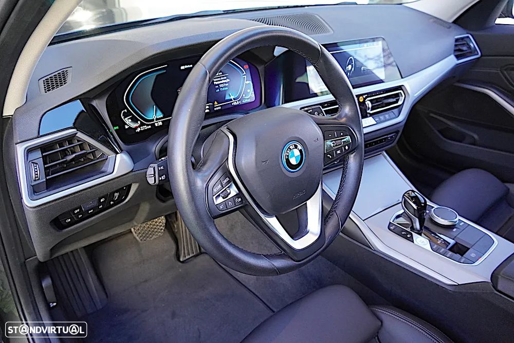 BMW 330 e Auto - 24