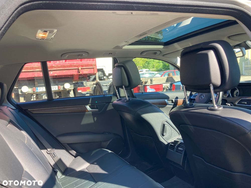 Mercedes-Benz Klasa C 220 CDI DPF Automatik BlueEFFICIENCY Elegance - 14