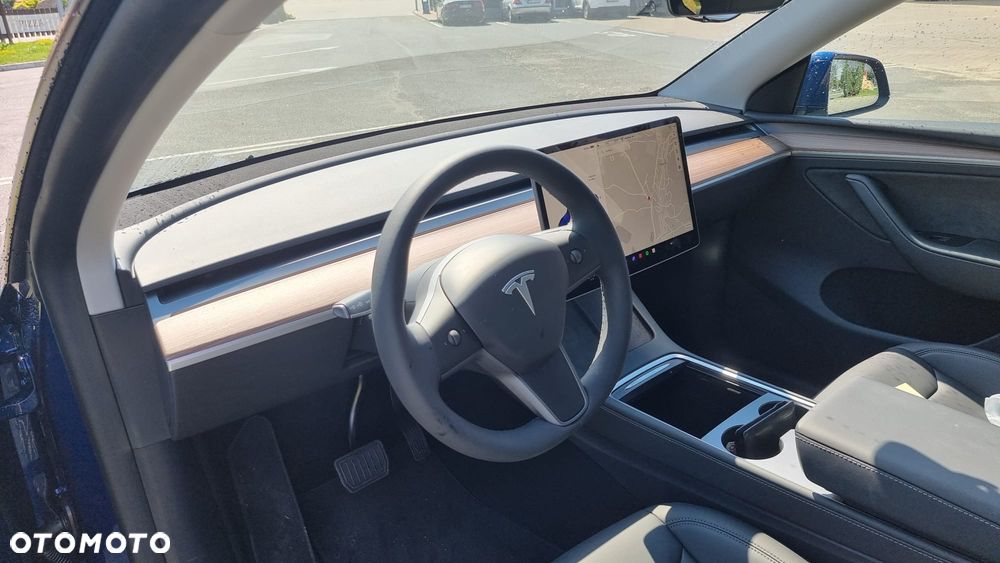 Tesla Model Y - 2