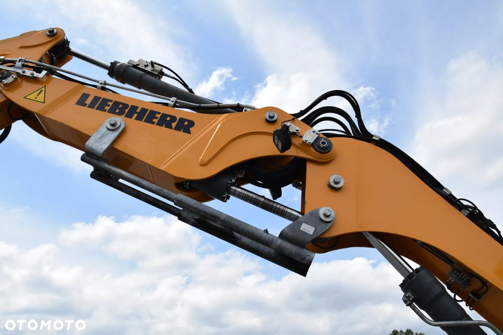 Liebherr A910 COMPACT / KOPARKA KOŁOWA / KABINA / KLIMATYTZACJA / SPYCH / PODPORY / DODATKOWY OSPRZĘT / SPROWADZONA - 12