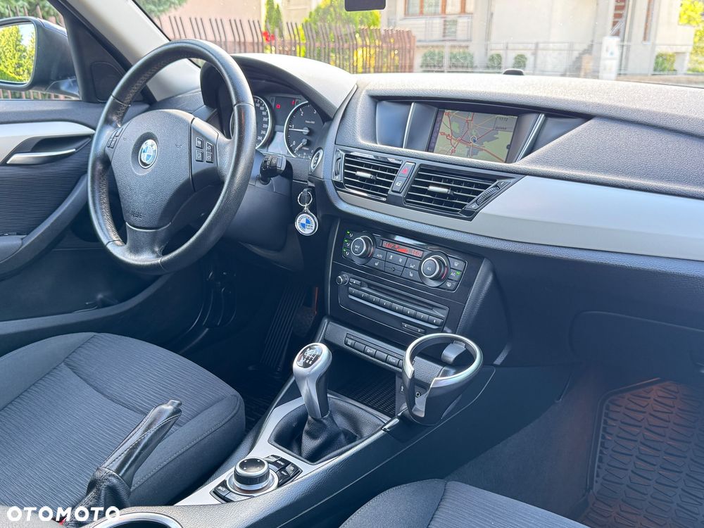BMW X1 sDrive18d xLine - 27