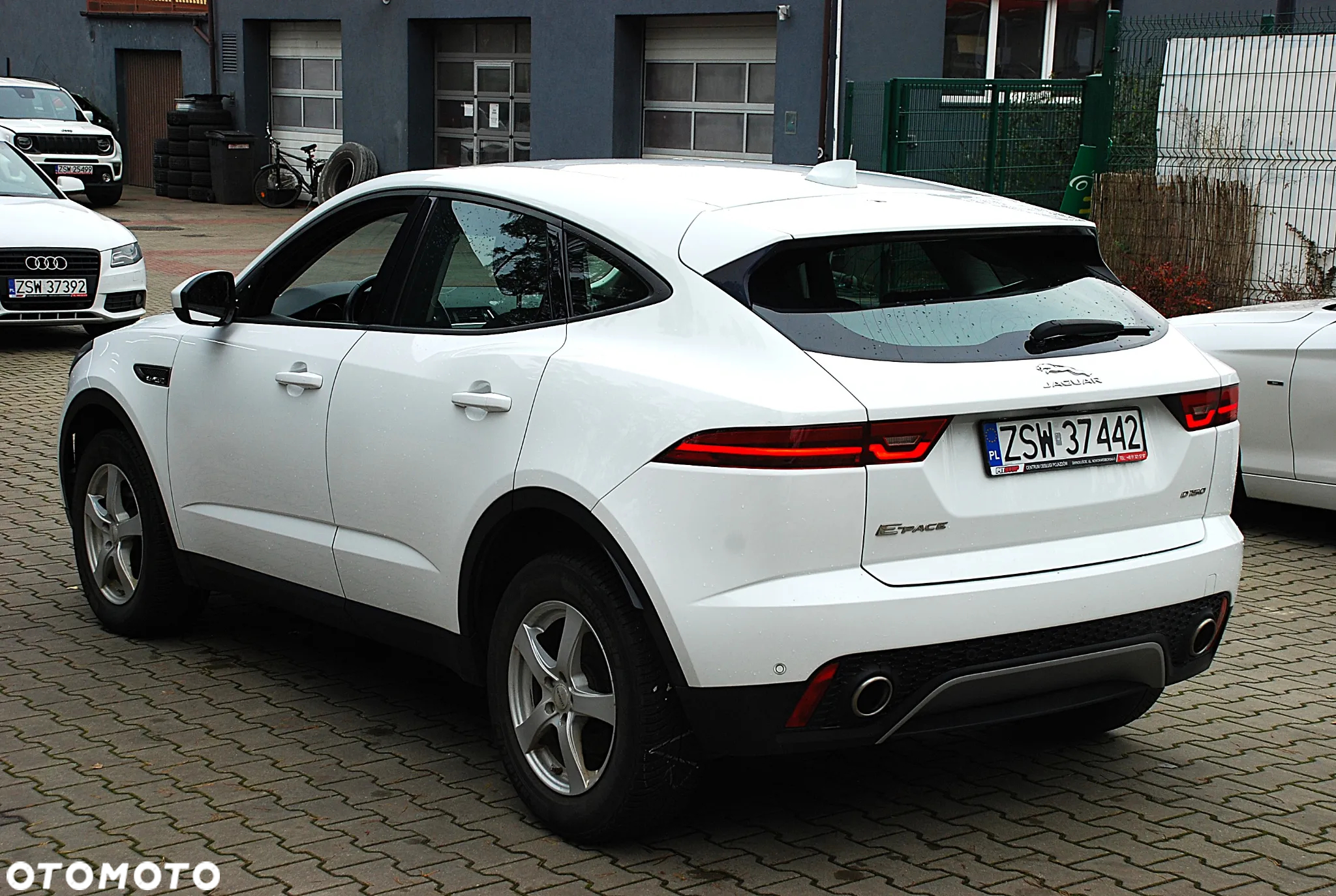 Jaguar E-Pace D150 R-Dynamic - 18