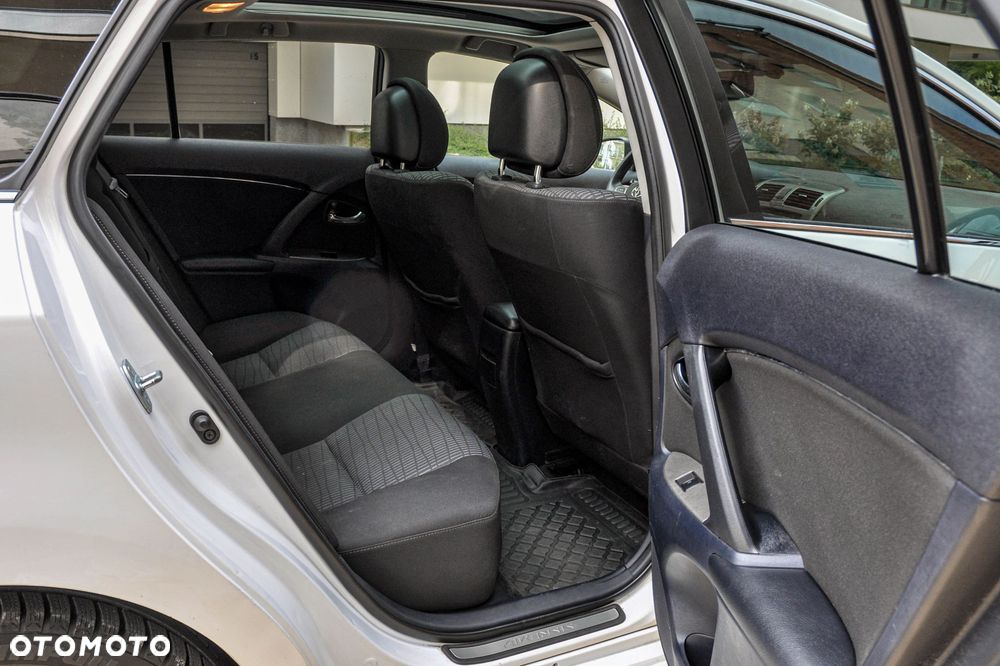 Toyota Avensis - 12