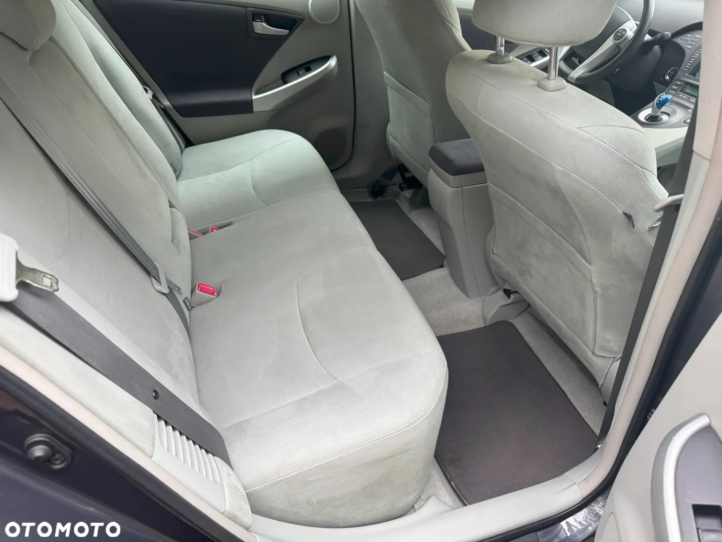 Toyota Prius (Hybrid) - 15