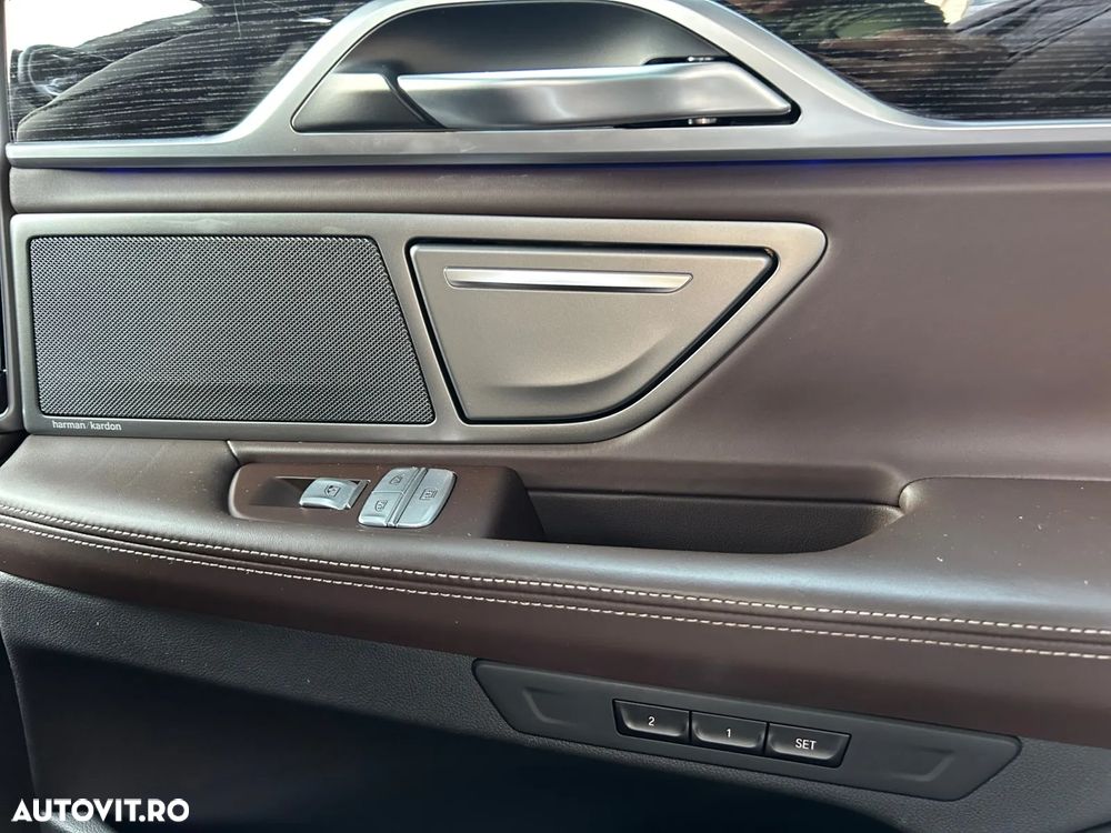 BMW Seria 7 750i xDrive - 14