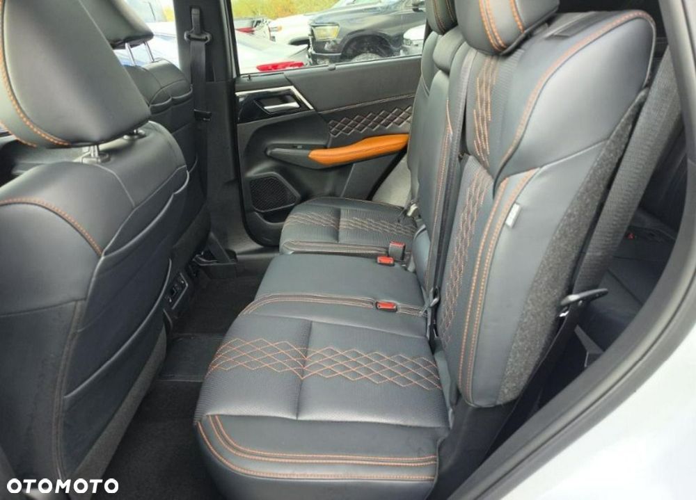 Mitsubishi Outlander - 10