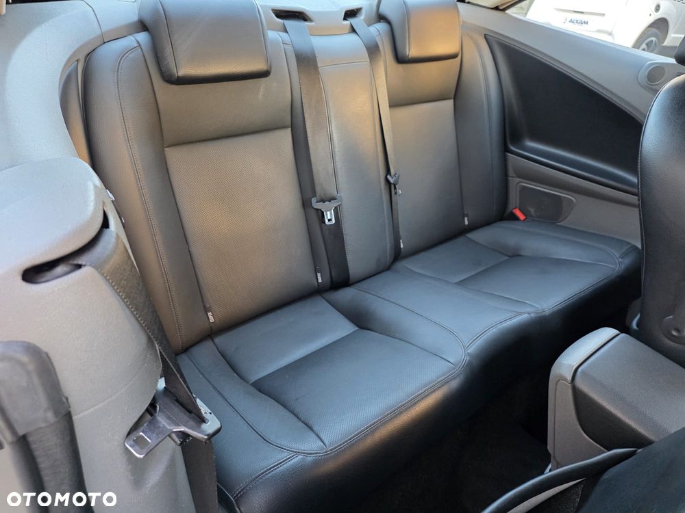 Ford Focus 2.0 16V Titanium - 12