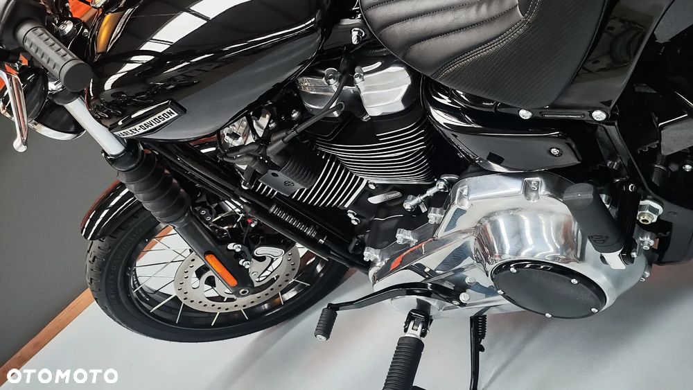 Harley-Davidson Softail Street Bob - 34