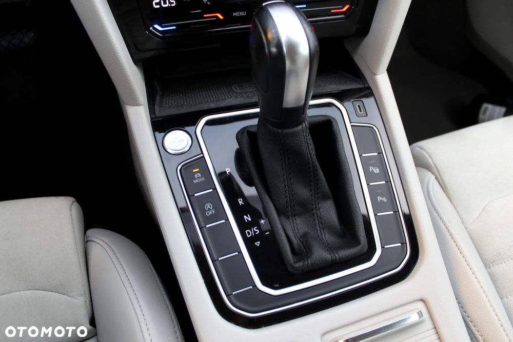 Volkswagen Passat - 17