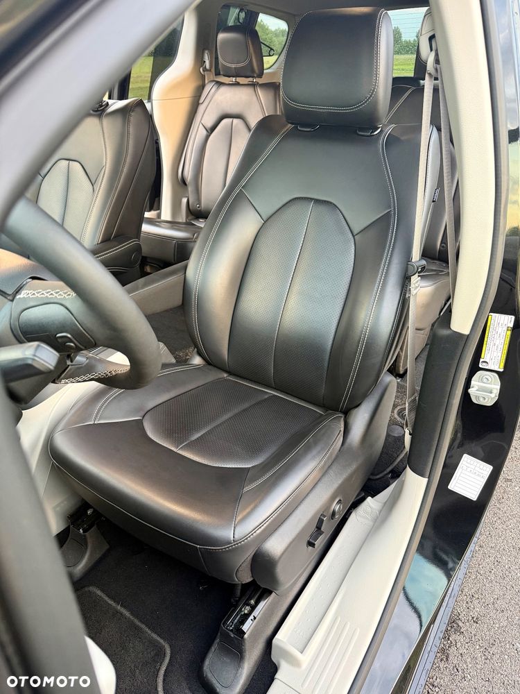 Chrysler Pacifica - 27