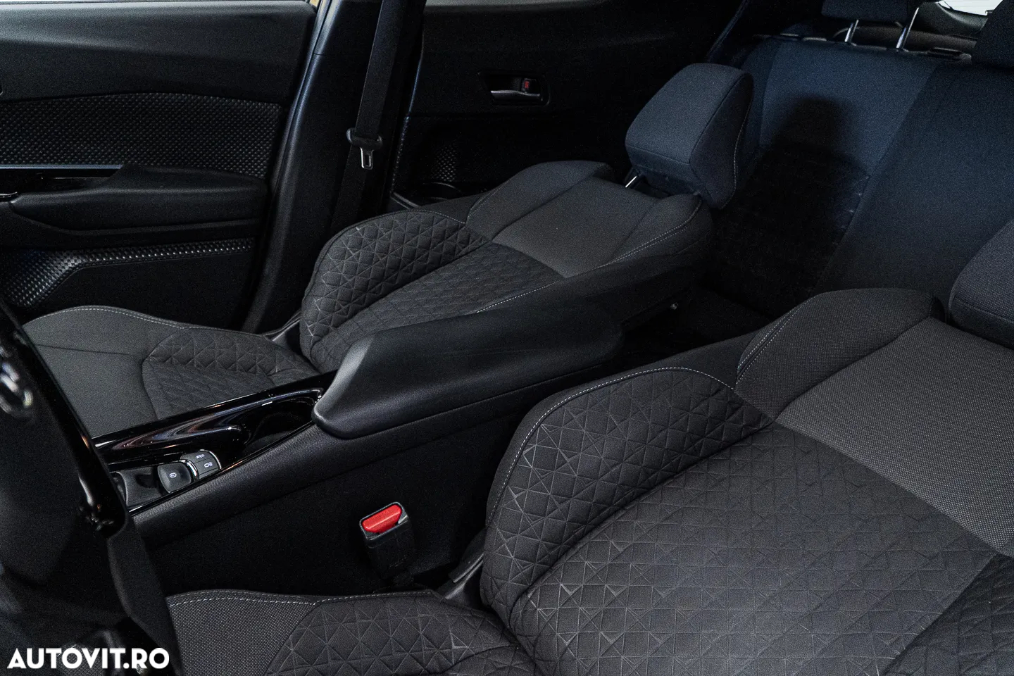 Toyota C-HR 2.0 HSD 184 CP 4x2 CVT Style - 18