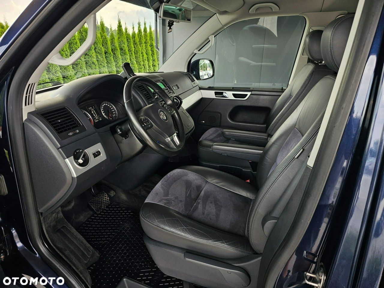 Volkswagen Multivan - 21