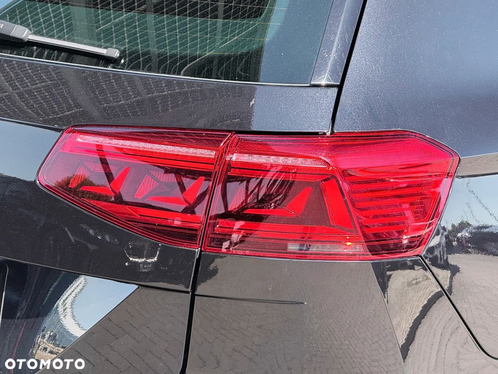 Volkswagen Passat Variant 2.0 TDI EVO Elegance DSG - 13
