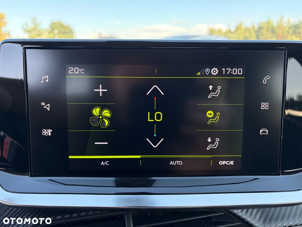 Peugeot 2008 PureTech 130 EAT8 Allure - 19