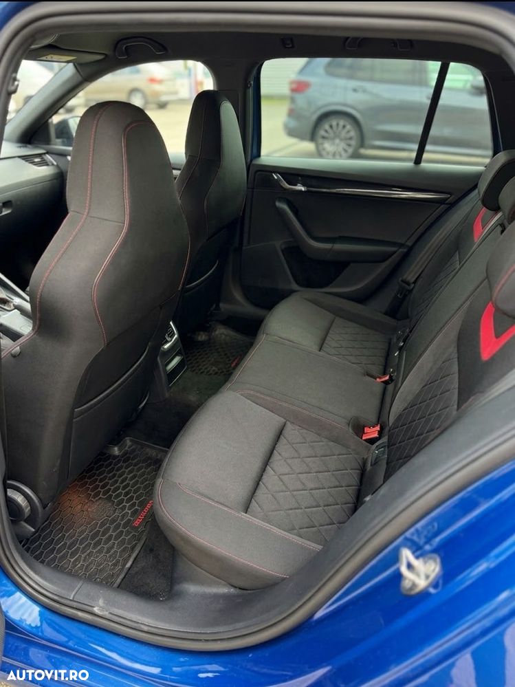 Skoda Octavia 2.0 TDI DSG RS - 10