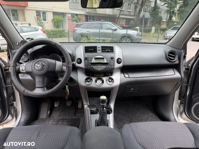 Toyota RAV4 2.2 D-4D Luxury - 5