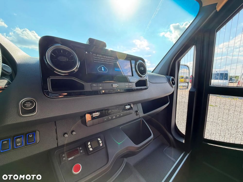 Mercedes-Benz Sprinter 519 - 20
