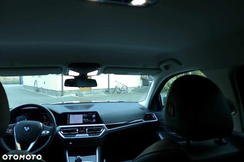 BMW Seria 3 320i Touring - 15