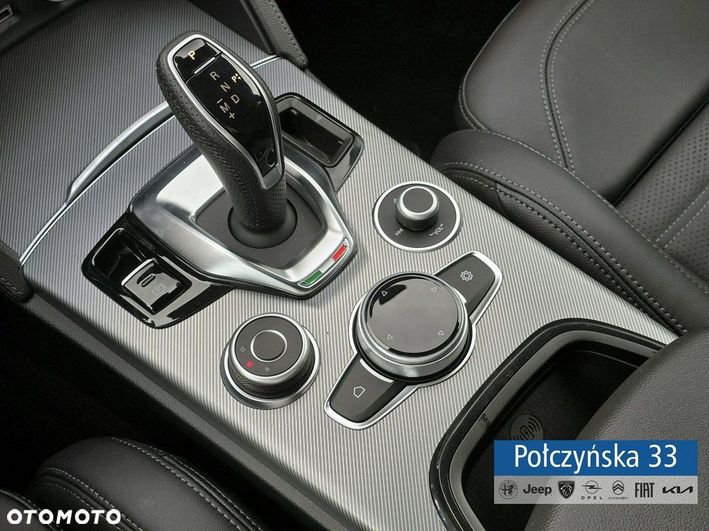 Alfa Romeo Stelvio - 23