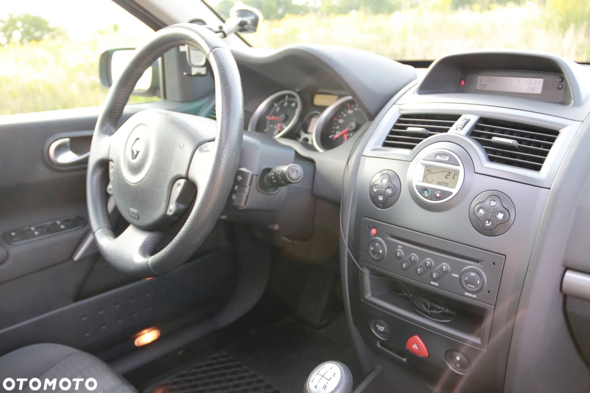 Renault Megane 1.6 Grandtour Exception - 17