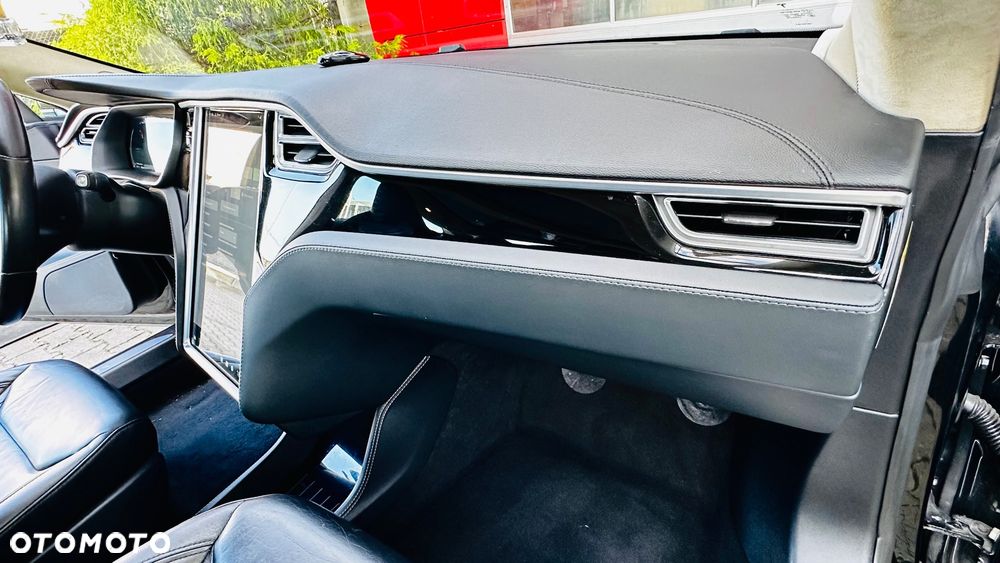 Tesla Model S - 21