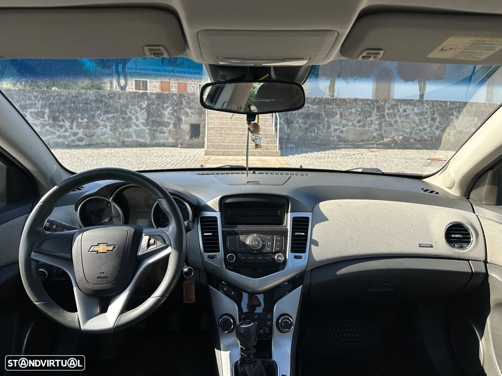 Chevrolet Cruze 1.6 LS - 25