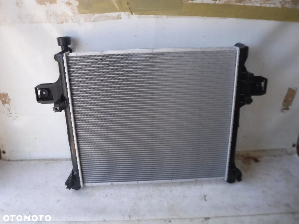 jeep commander cherokee 5,7 05-10r chłodnica wody nowa - 1