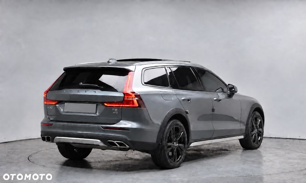 Volvo V60 Cross Country Pro T5 AWD - 4