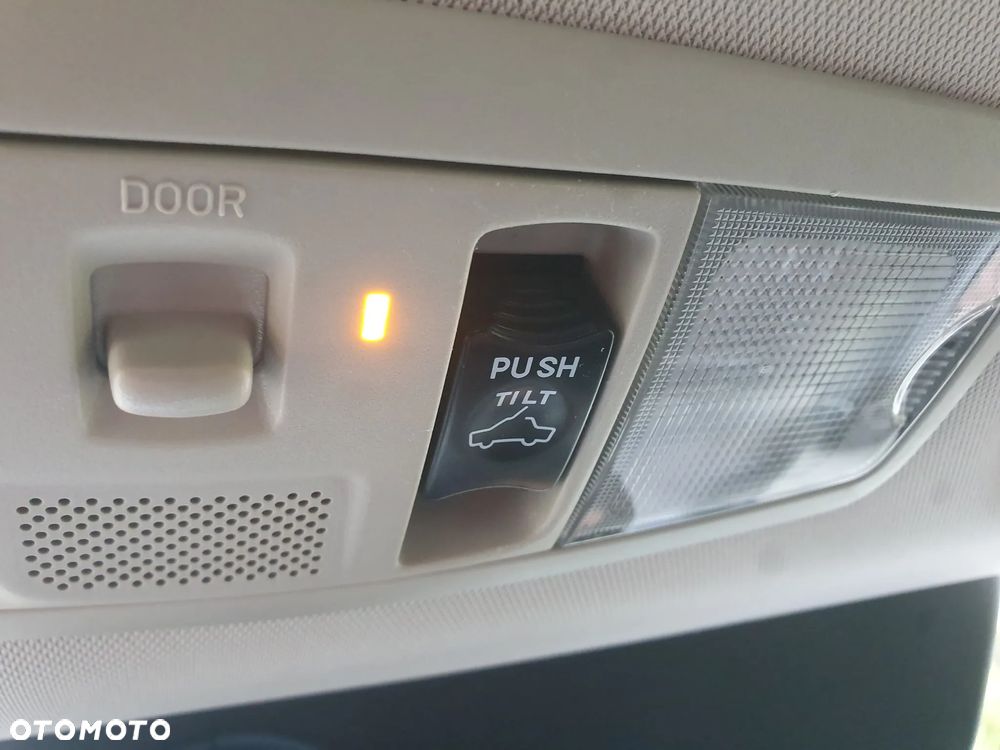 Mitsubishi Outlander 2.0 4WD Top - 17