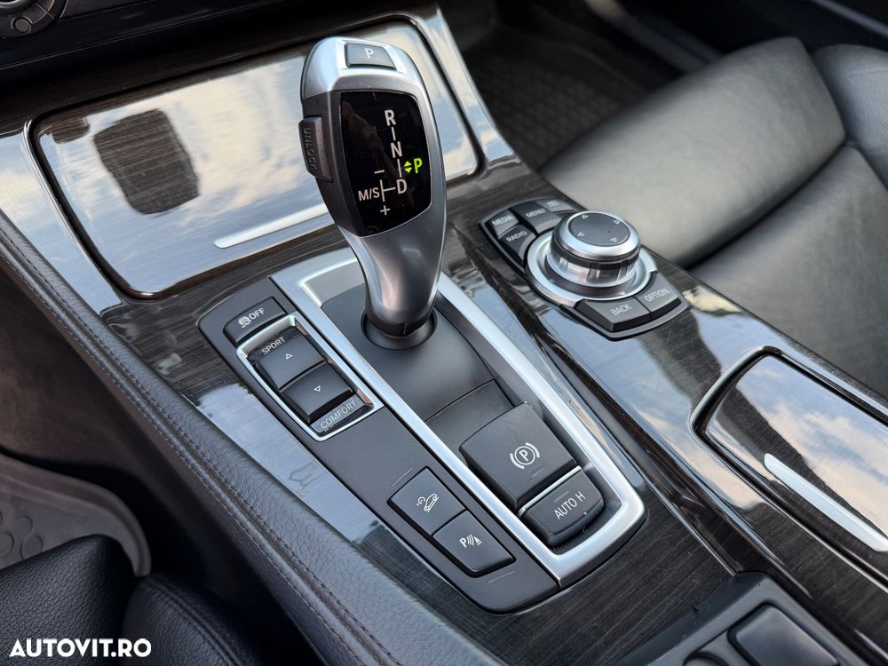 BMW Seria 5 525d xDrive - 29