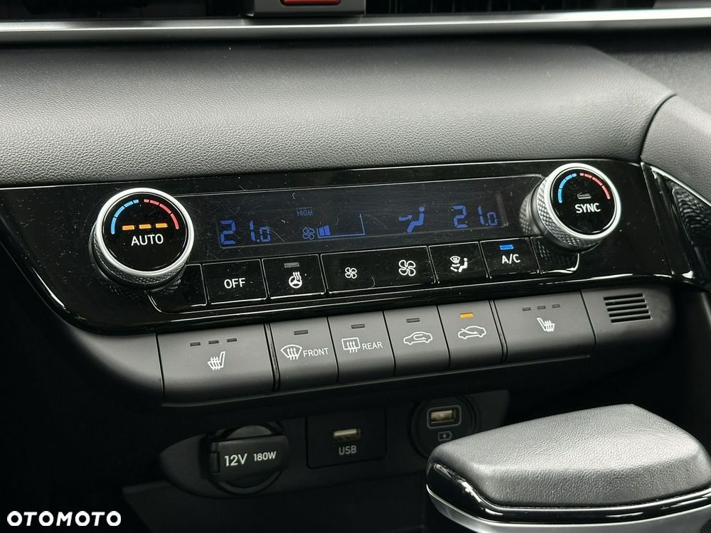 Hyundai Elantra - 28