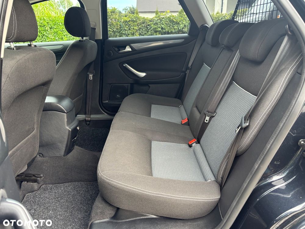 Ford Mondeo - 35