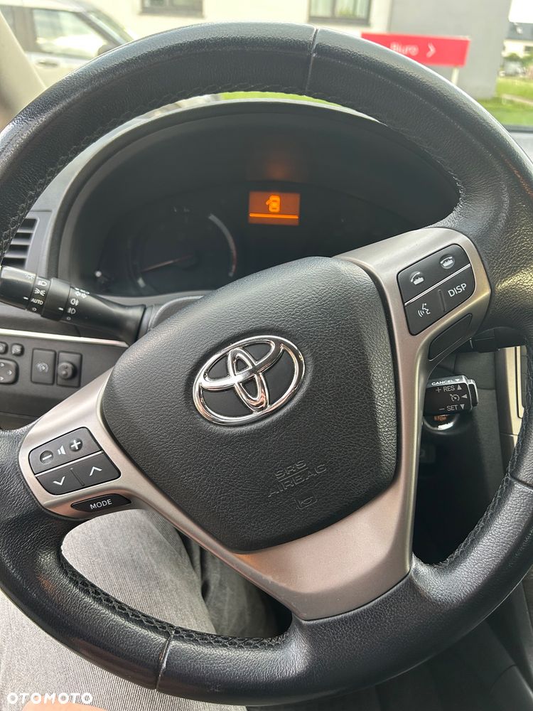 Toyota Avensis 2.0 D-4D Premium - 9