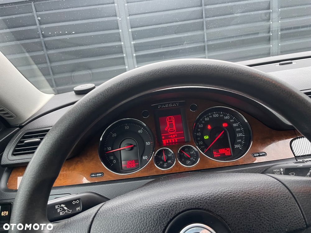 Volkswagen Passat 2.0 TDI Highline DSG - 10