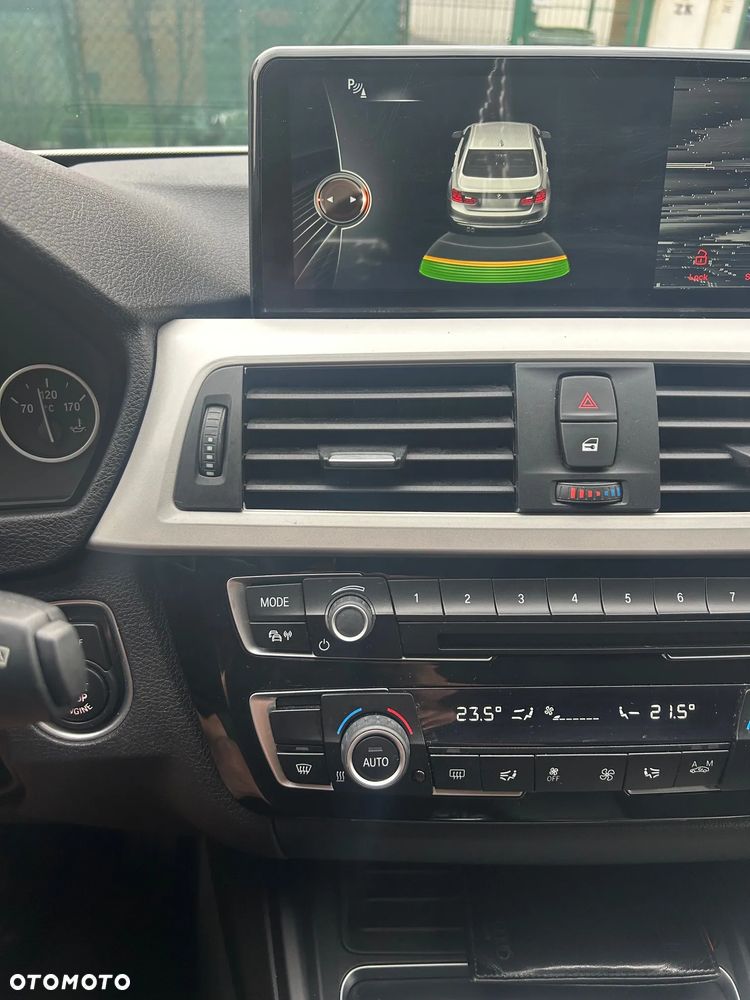 BMW Seria 3 318i Sport Line - 24