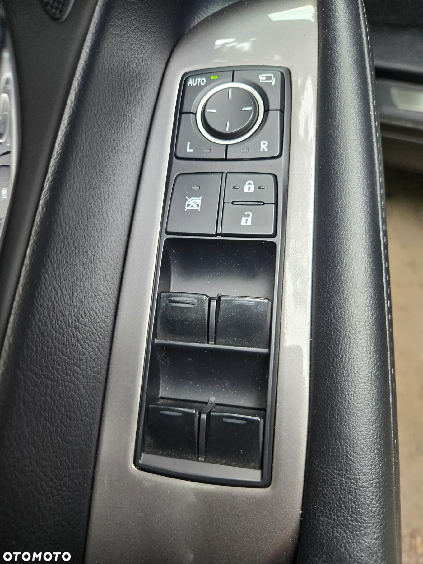 Lexus RX 350 F Sport - 24