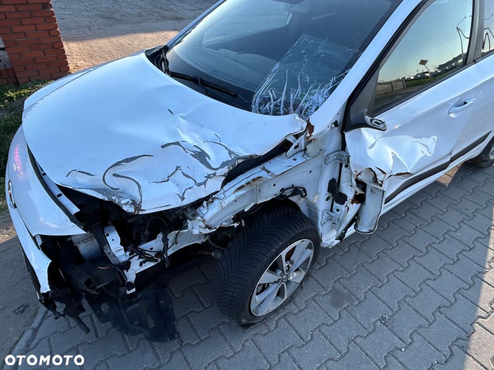 Hyundai i20 - 24