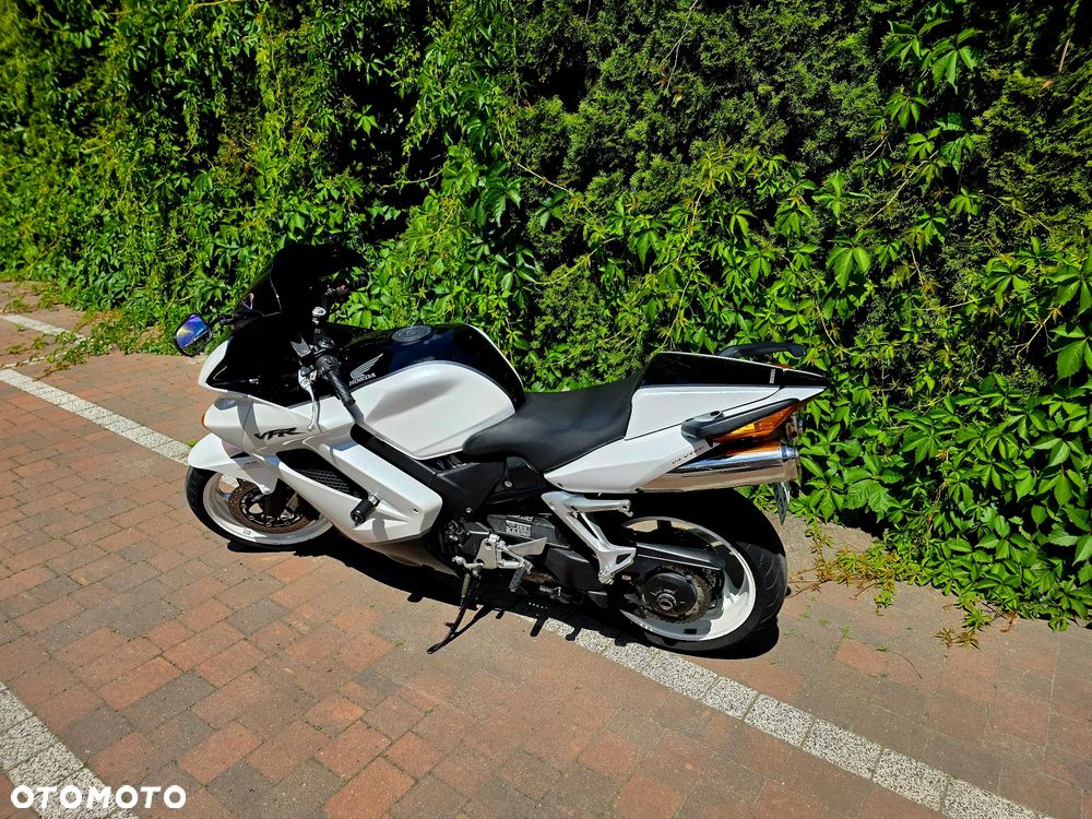 Honda VFR - 8