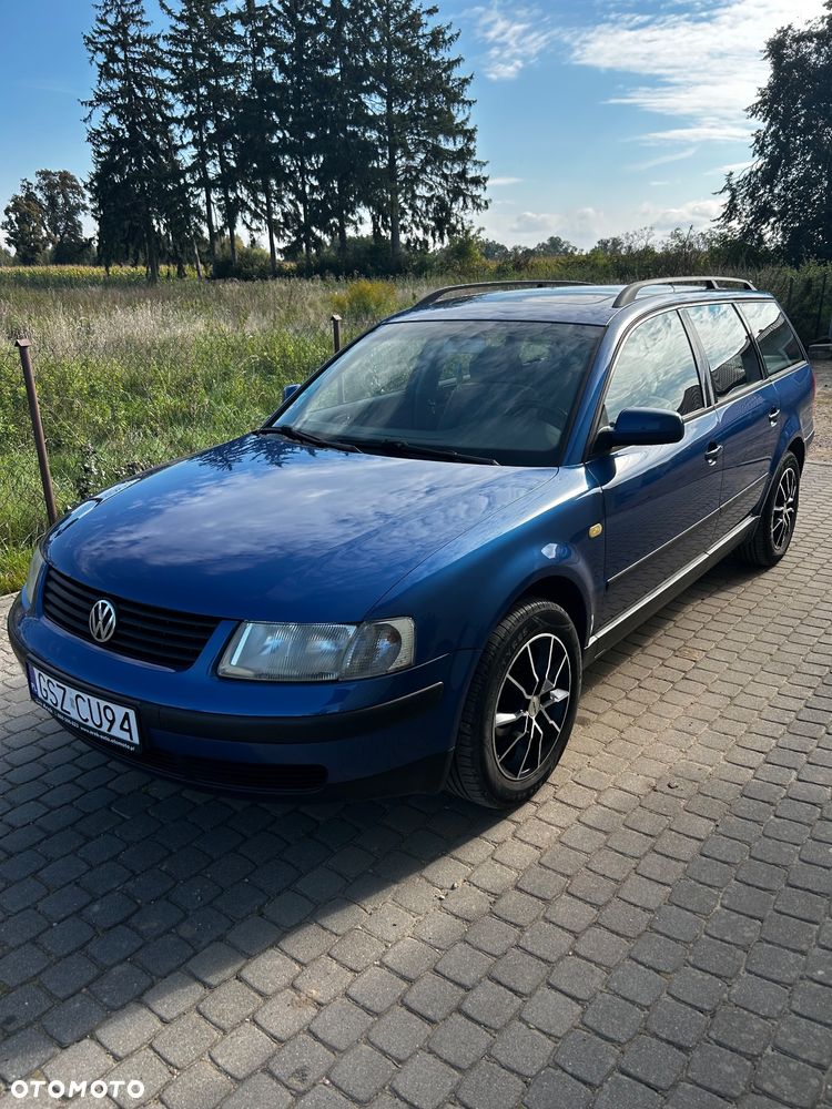 Volkswagen Passat - 1
