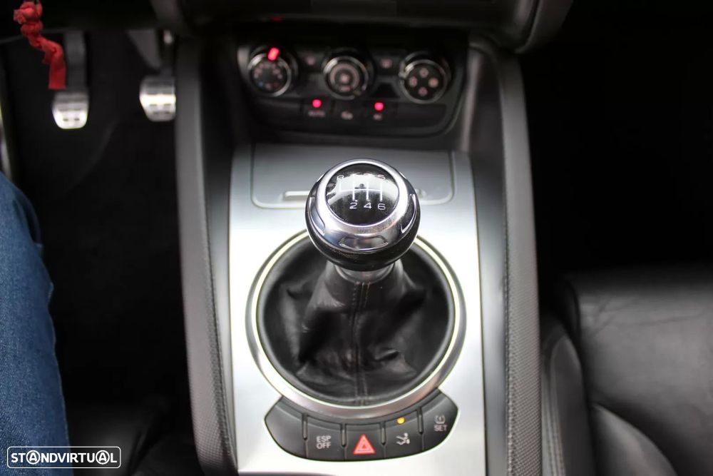 Audi TT Coupé 2.0 TDI quattro S-line — fotografia 17