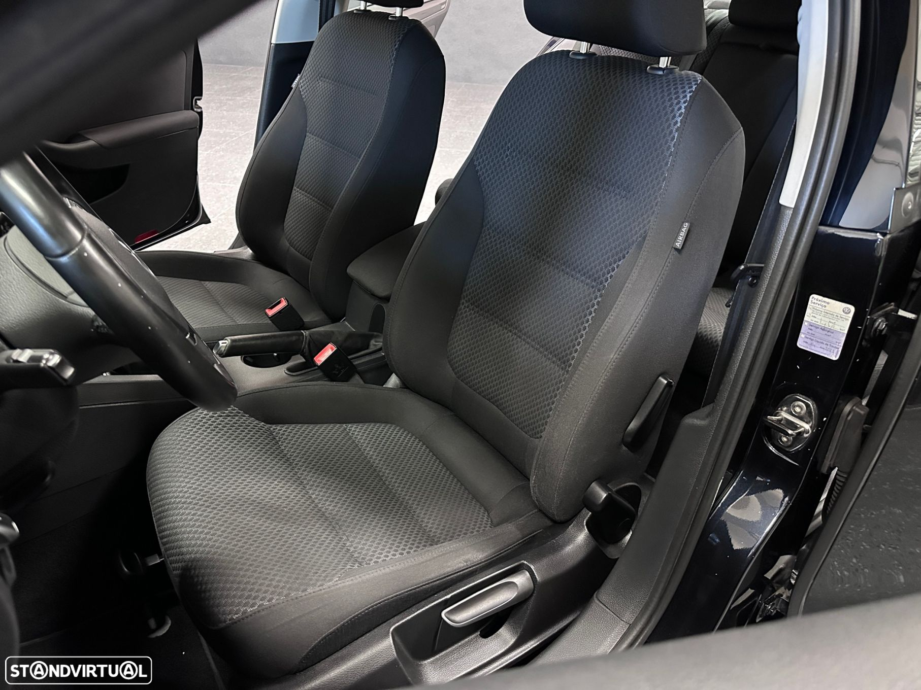 VW Jetta 1.6 TDi Confortline - 25