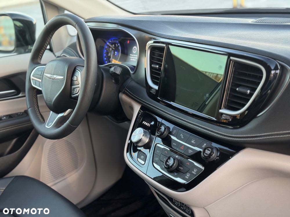 Chrysler Pacifica - 21