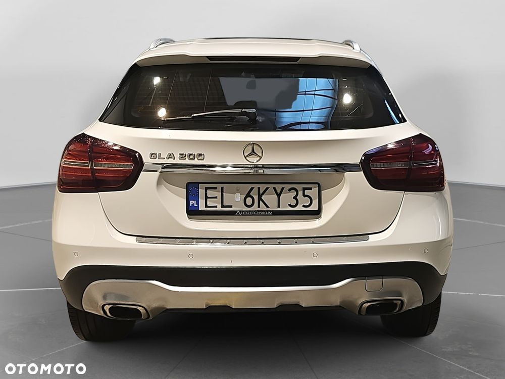 Mercedes-Benz GLA 200 7G-DCT Urban - 4