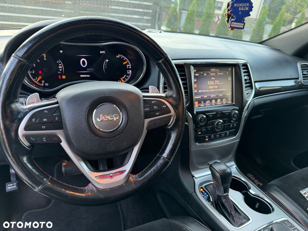Jeep Grand Cherokee - 32