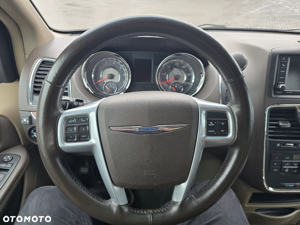 Chrysler Town & Country 3.6 Touring - 33