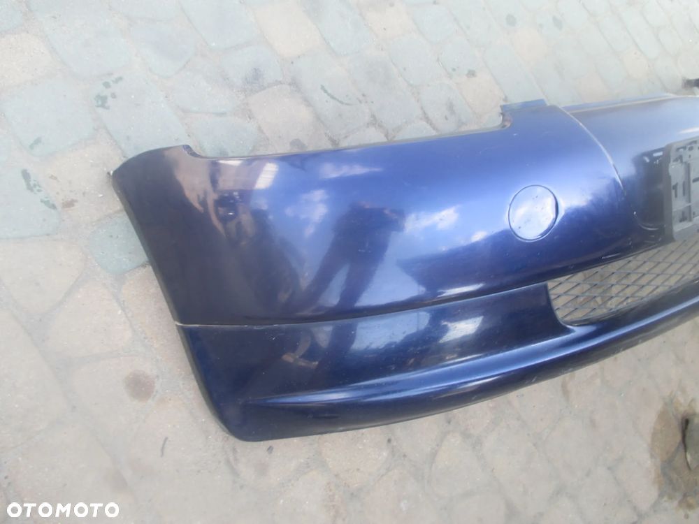 zderzak toyota Yaris I 8R4 - 2