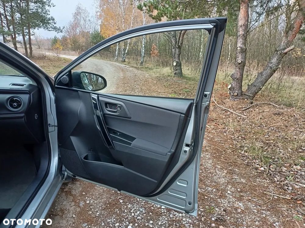 Toyota Auris Hybrid 135 Prestige - 25